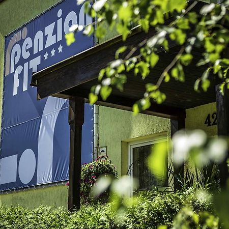Penzion Fit - Contactless Check In Зволен Экстерьер фото